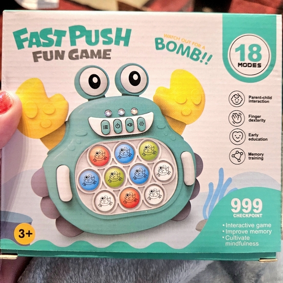 NWT Woopie Pop It Electronic Anti-Stress Arcade Game Crab - Picture 3 of 8